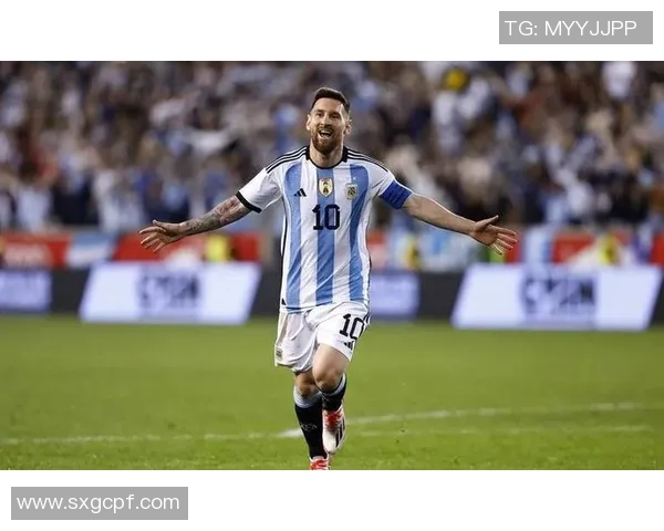 昔日足坛明星球员回顾与精彩瞬间，球场风云再现揭示背后故事