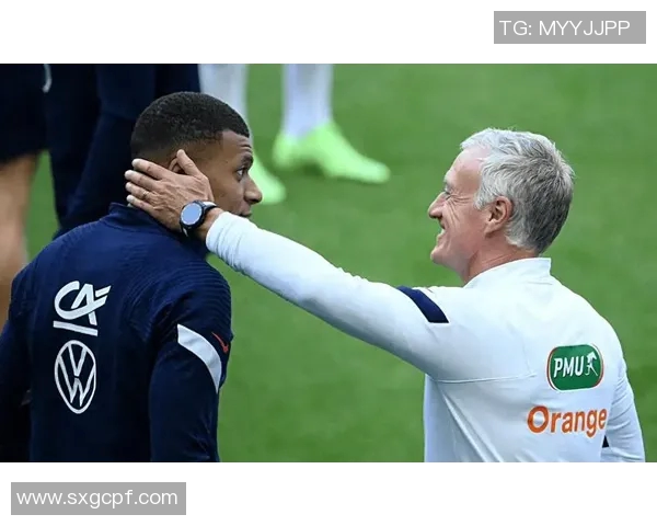 黄毛足球球星逆袭成长之路与绿茵场上辉煌瞬间揭秘